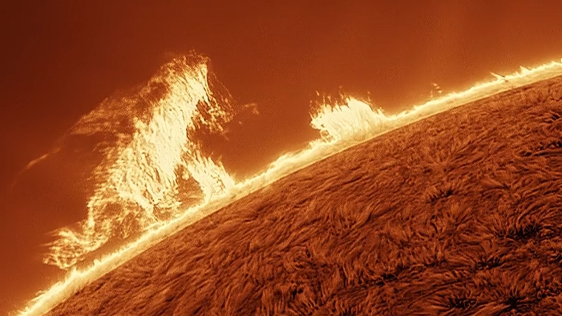 Astrophotographer Tangkap Awan Plasma "Godzilla" di Tepi Matahari