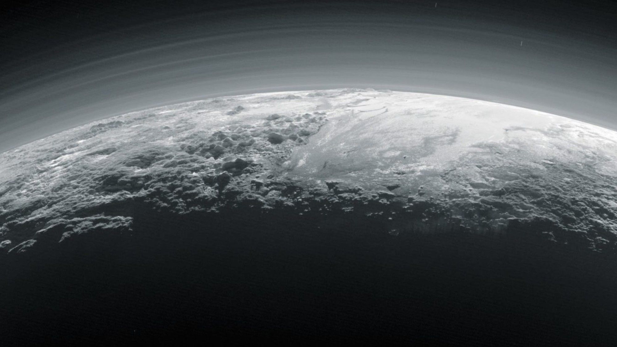 Atmosfer Pluto Mulai Membeku Saat Menghilang ke Dalam Kehangatan yang Dalam
