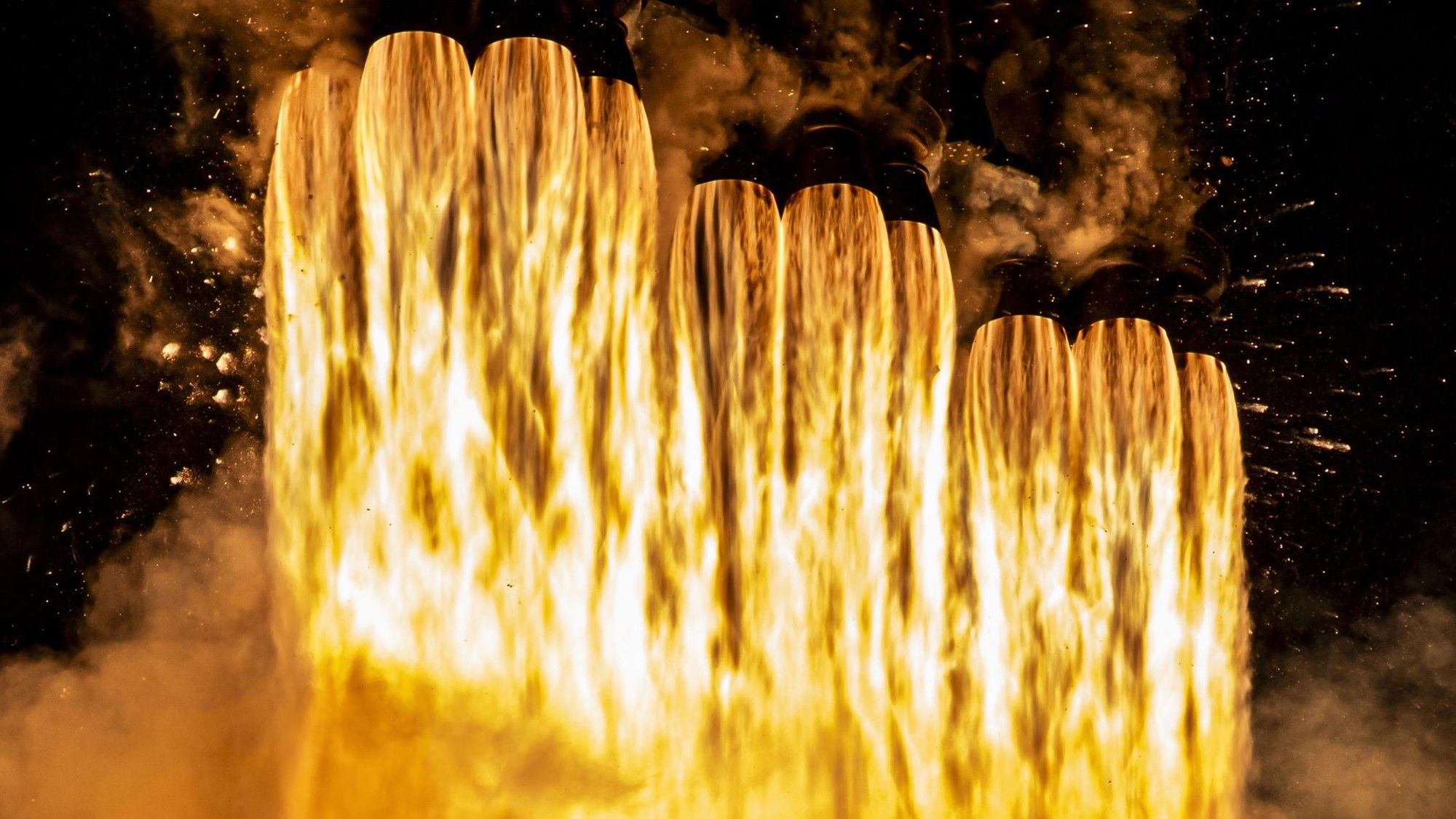 Falcon Heavy: Roket Angkat Berat SpaceX yang Mengubah Cara Kita Menjelajahi Luar Angkasa