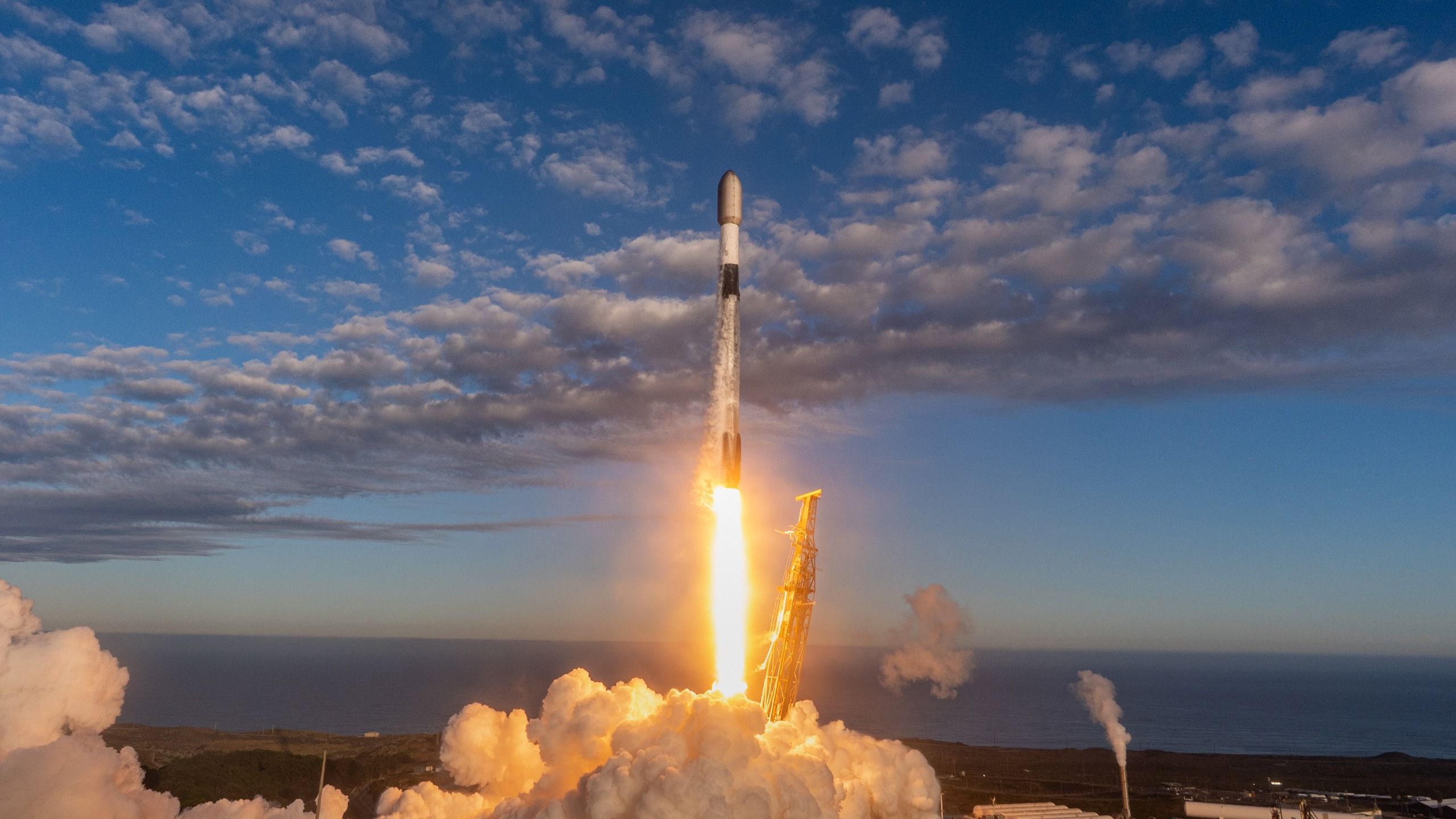Peluncuran Falcon 9 Bawa 27 Satelit Starlink, Mendarat di Kapal Drone di Laut