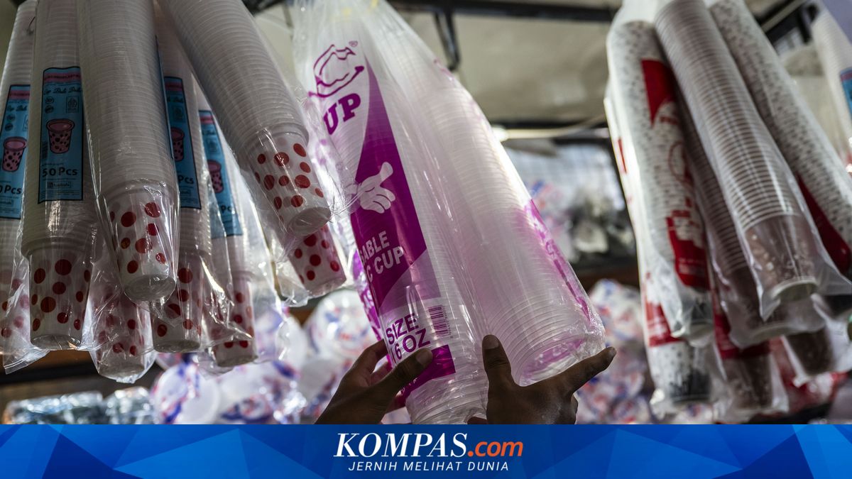 Plastik: Dari Penyelamat Gajah hingga Menjadi Krisis di Indonesia