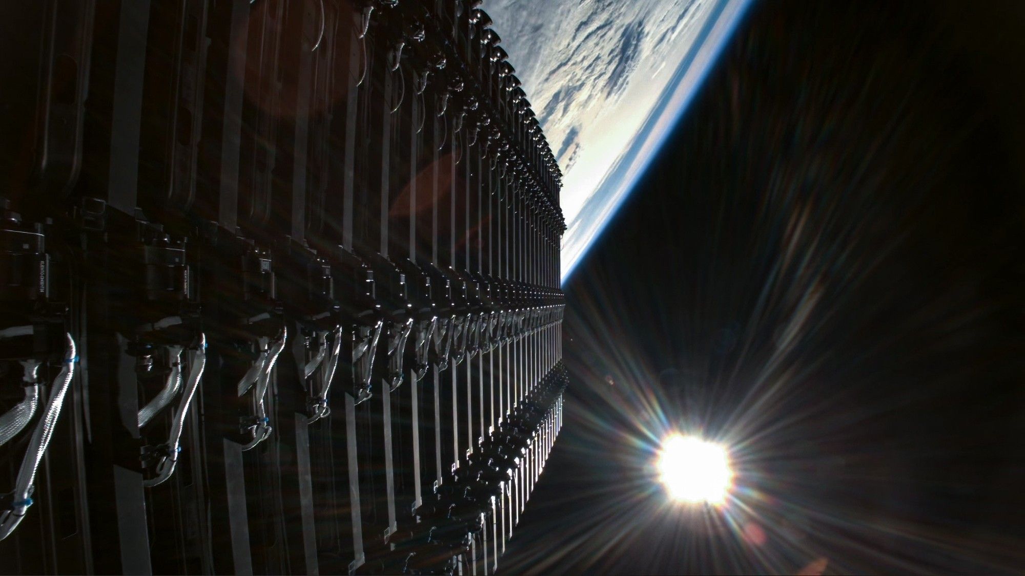 Satelit Starlink SpaceX Menghindari Tabrakan Hampir Setiap Minggu, Ahli Khawatirkan Bahaya Besar